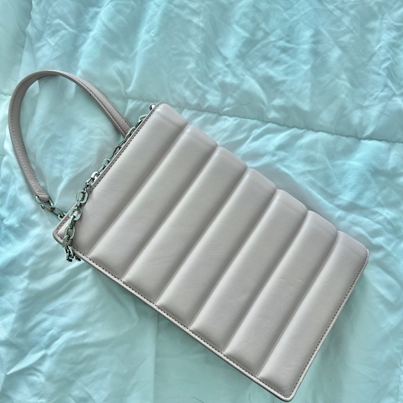 GIVENCHY MEDIUM 4G BAG IN PADDED LEATHER WITH CHAIN - Picture 9 of 14